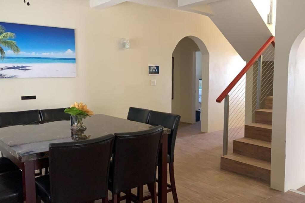 The Pearl - Spacious Air Conditioned 3BD, 2BTH Villa with Gorgeous Views