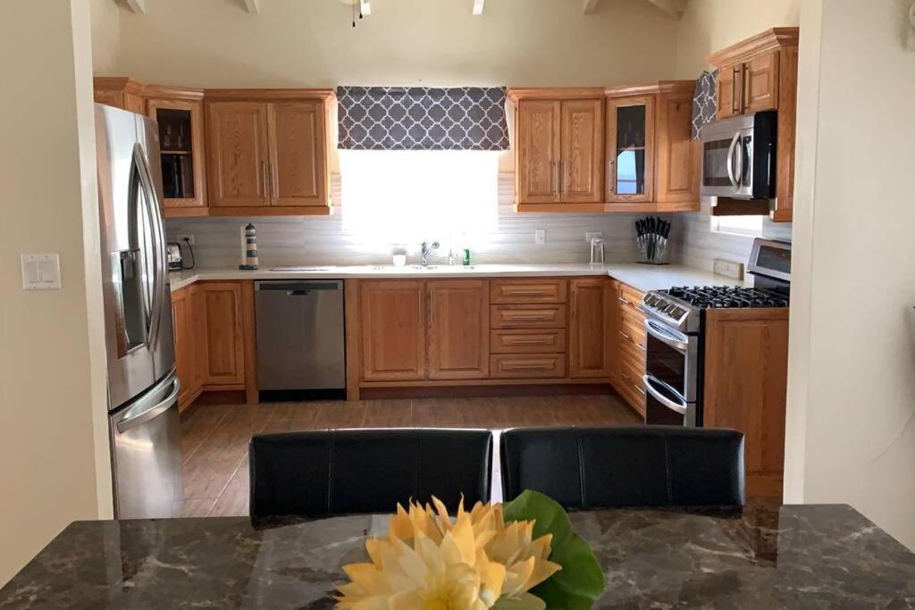 The Pearl - Spacious Air Conditioned 3BD, 2BTH Villa with Gorgeous Views