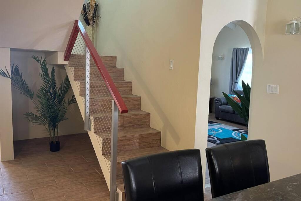 The Pearl - Spacious Air Conditioned 3BD, 2BTH Villa with Gorgeous Views