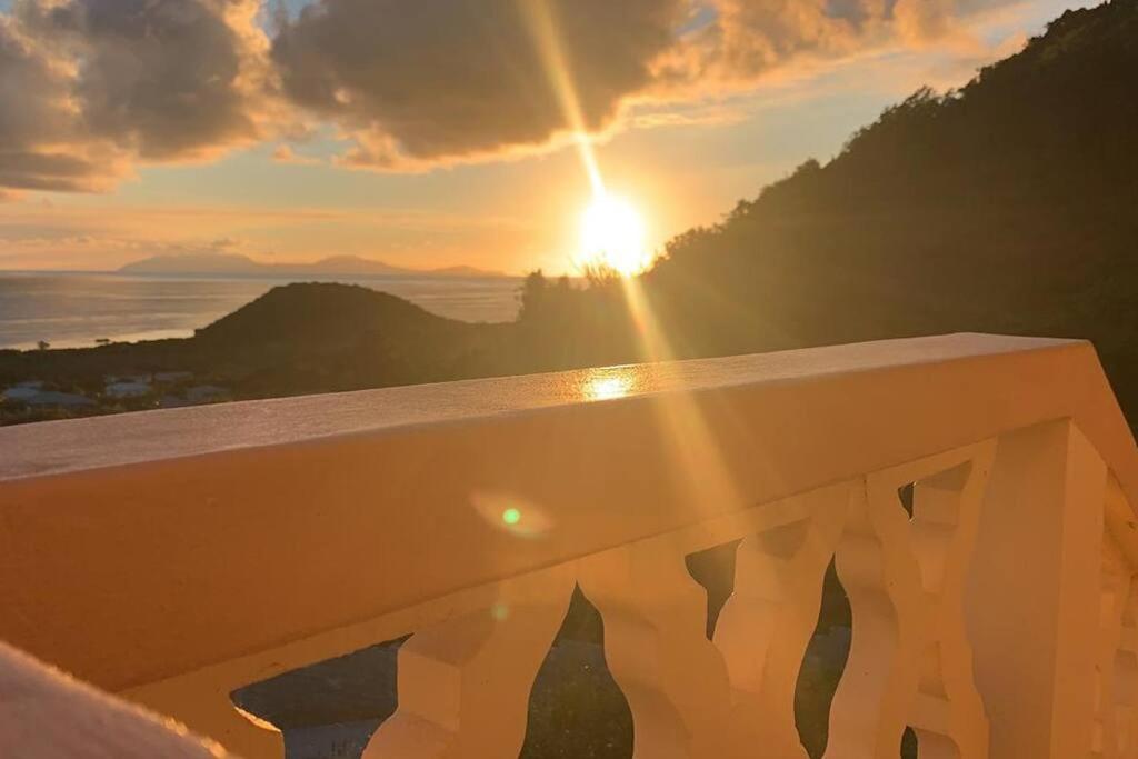 The Pearl - Spacious Air Conditioned 3BD, 2BTH Villa with Gorgeous Views