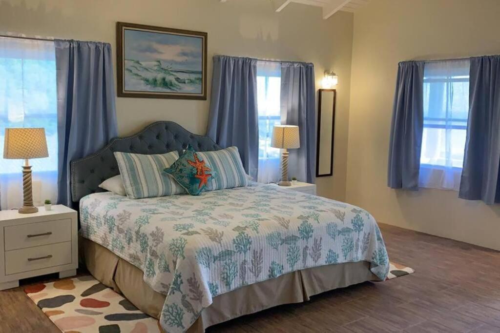 The Pearl - Spacious Air Conditioned 3BD, 2BTH Villa with Gorgeous Views