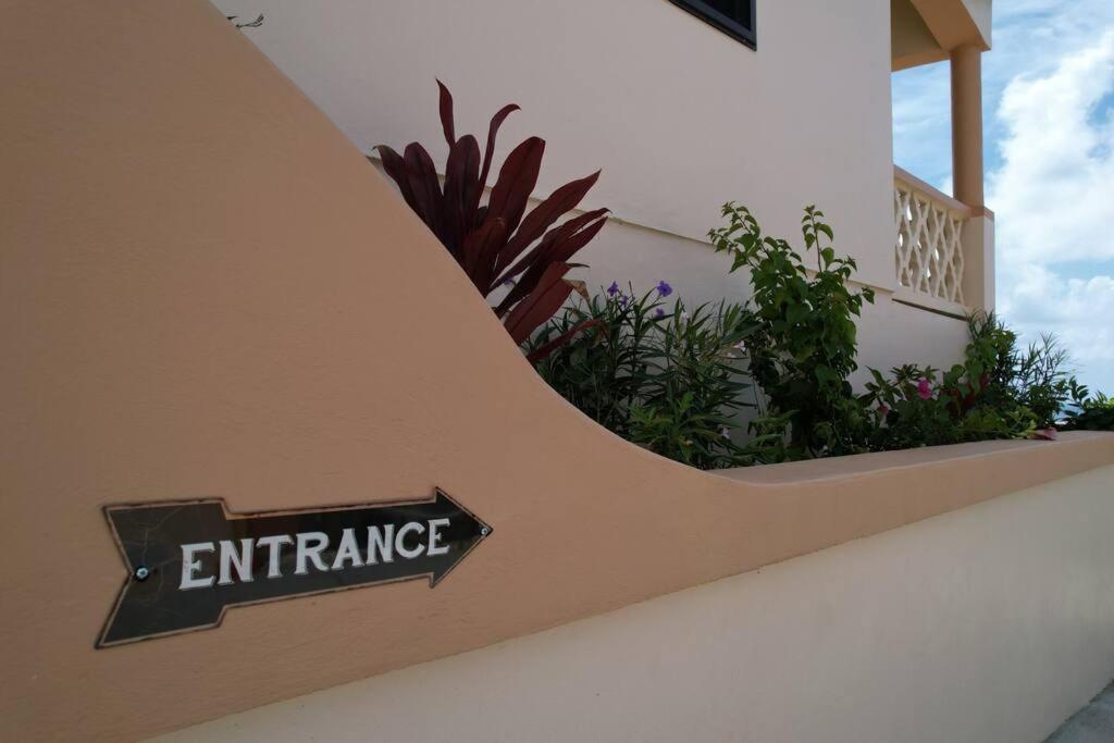 The Pearl - Spacious Air Conditioned 3BD, 2BTH Villa with Gorgeous Views