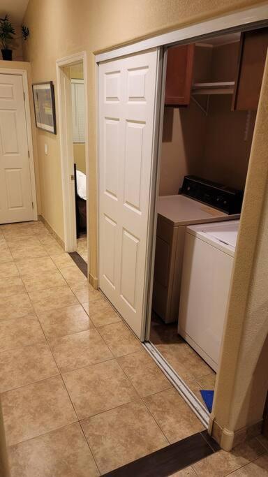 3 Bedroom, 2 Bath Whole House, Arizona State Univ, Tempe, Mesa Scottsdale on Light Rail, Dogs ok, Work Space view 4