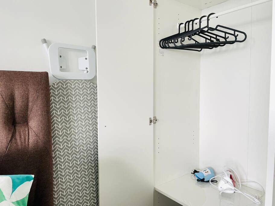 High Floor studio Austin Regency Mount Austin w Balcony 3 plus 1pax 5 mins AEON