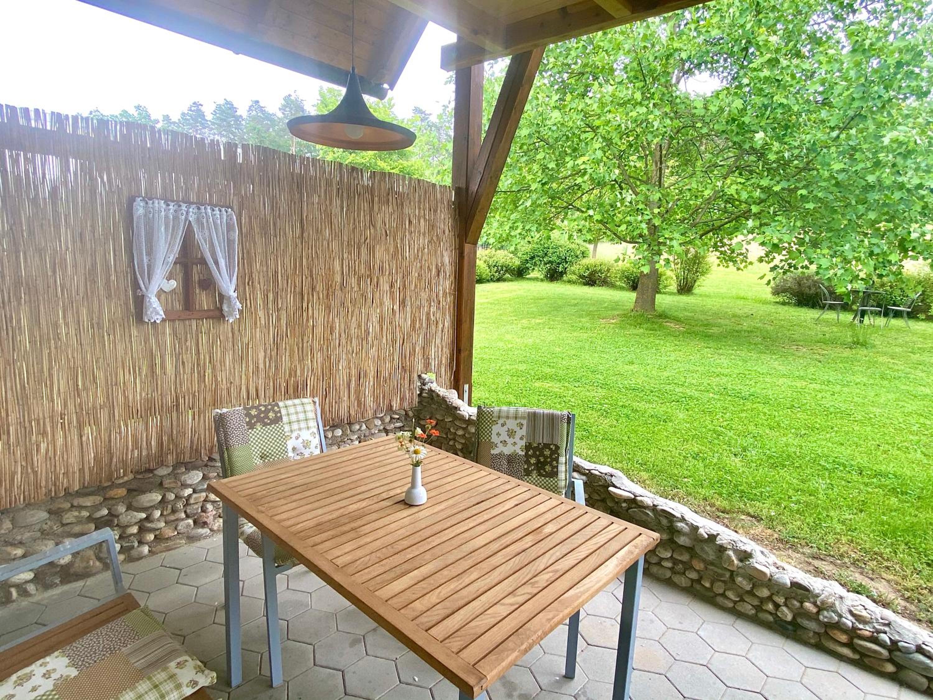 Landhaus Bender Ferienwohnung mit Terrasse und Garten view 2