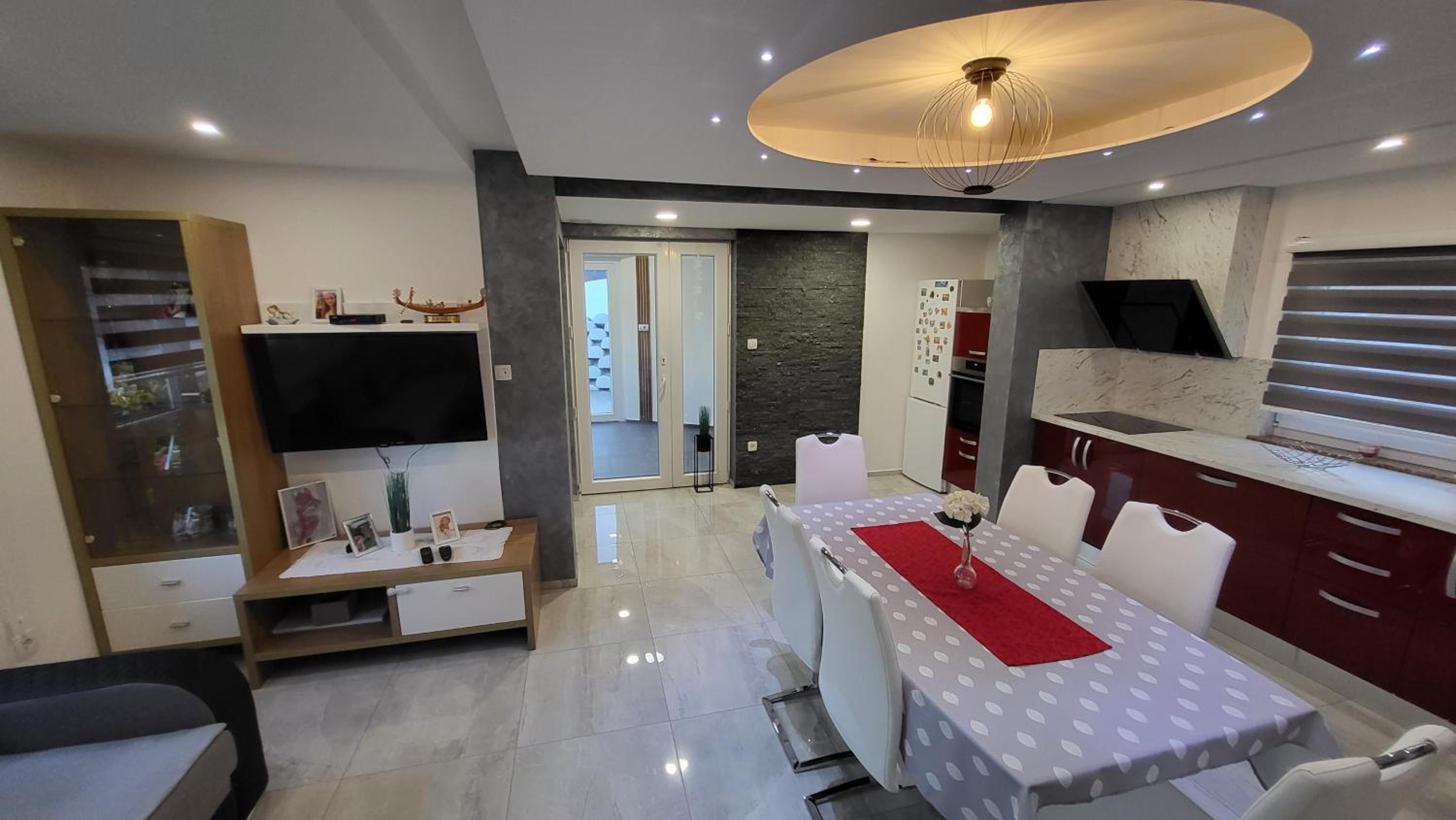 Hotel Apartma Lara - Image 1