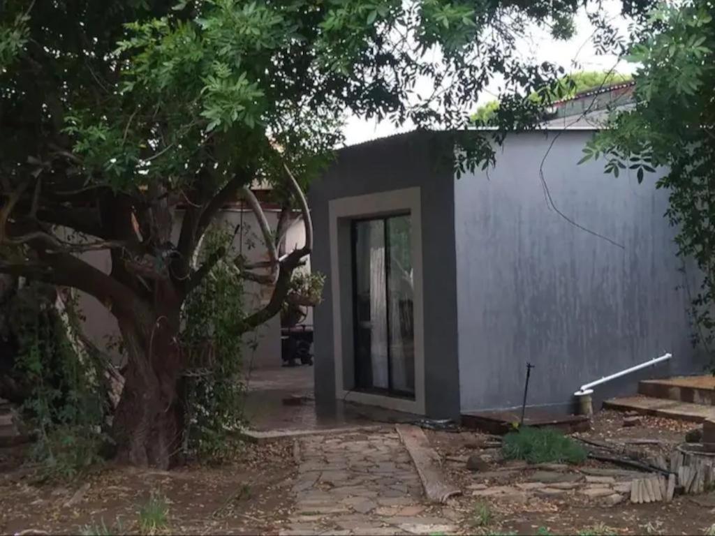 Royal Karoo Cottage unit 1 view 4