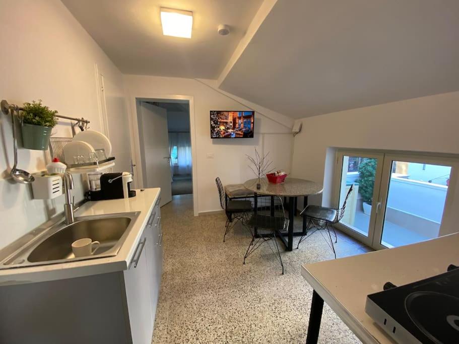 Jonexh Apartments