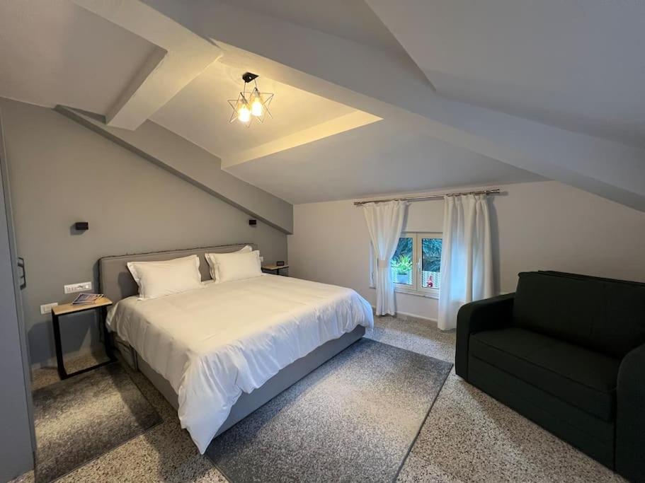 Jonexh Apartments