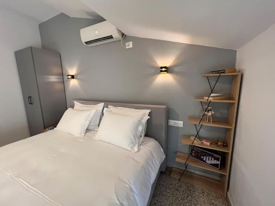 Jonexh Apartments