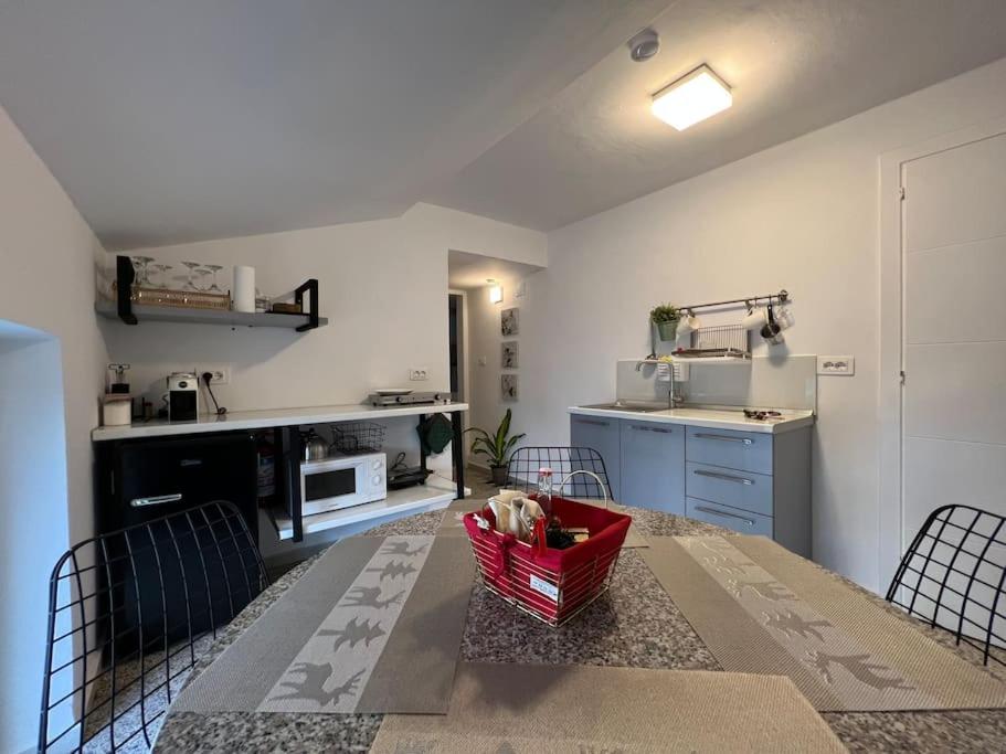 Jonexh Apartments