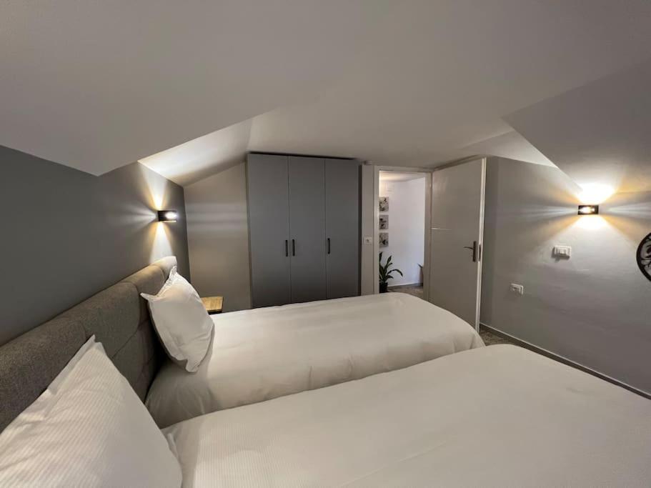 Jonexh Apartments