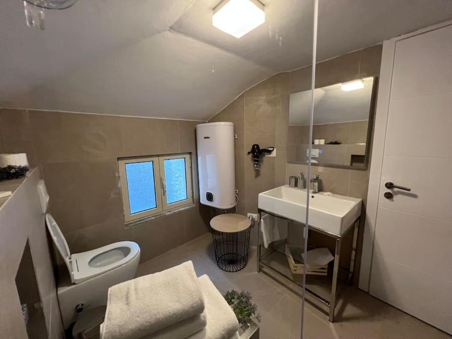 Jonexh Apartments