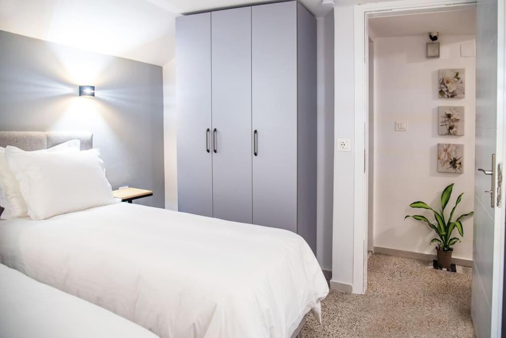 Jonexh Apartments