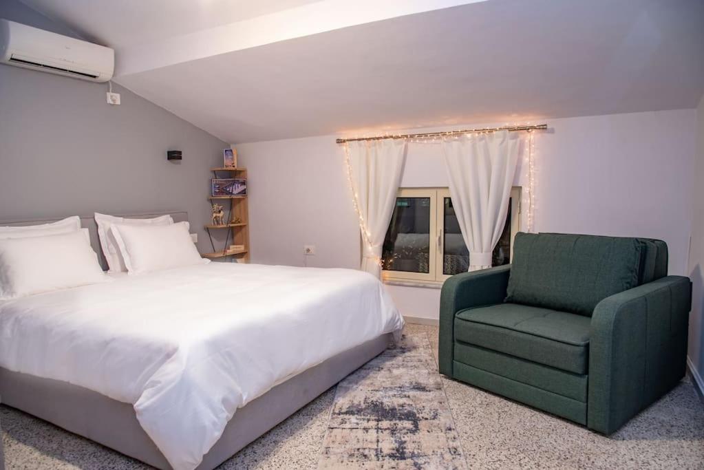 Jonexh Apartments