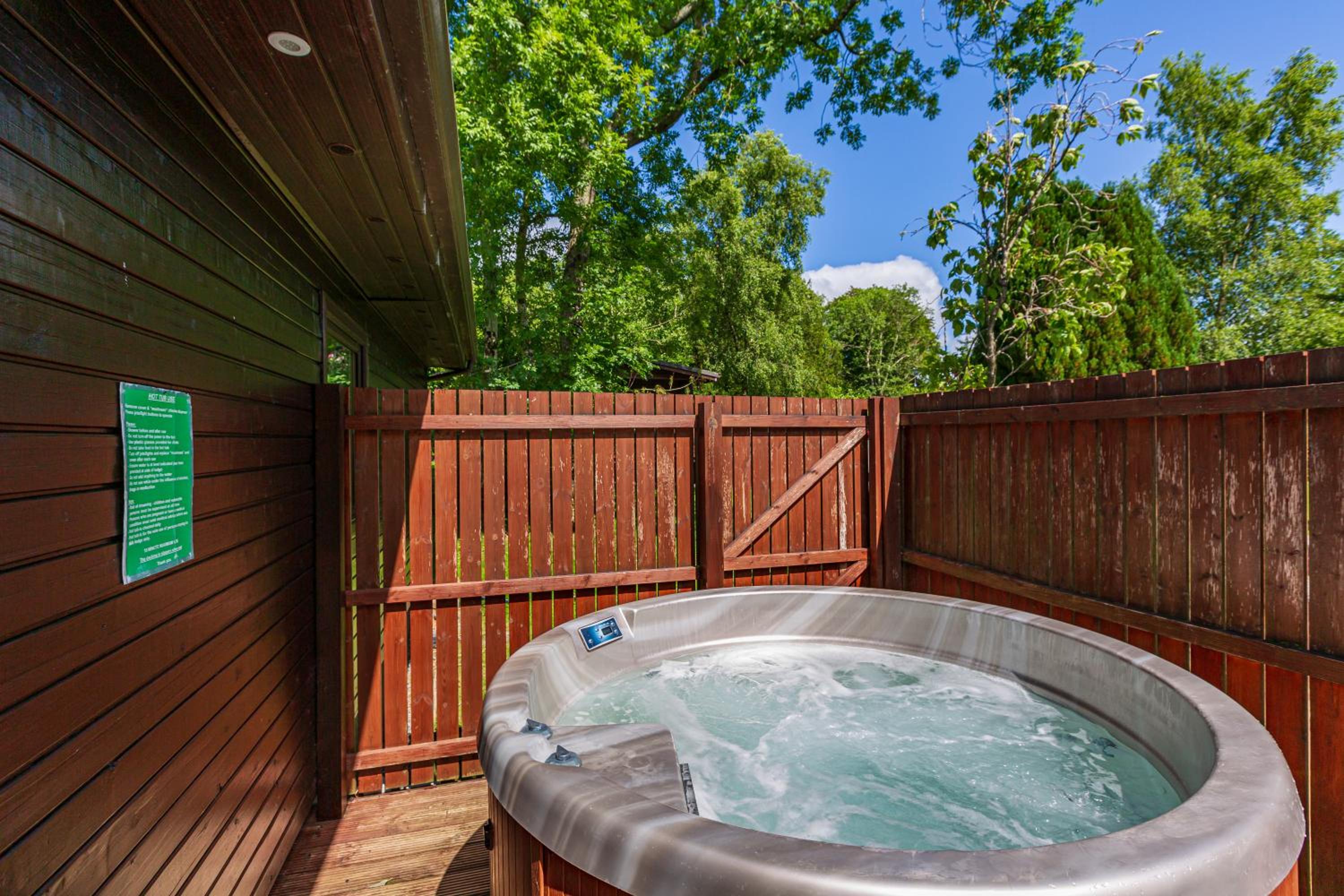 Bluebell Lodge 3 with Hot Tub
