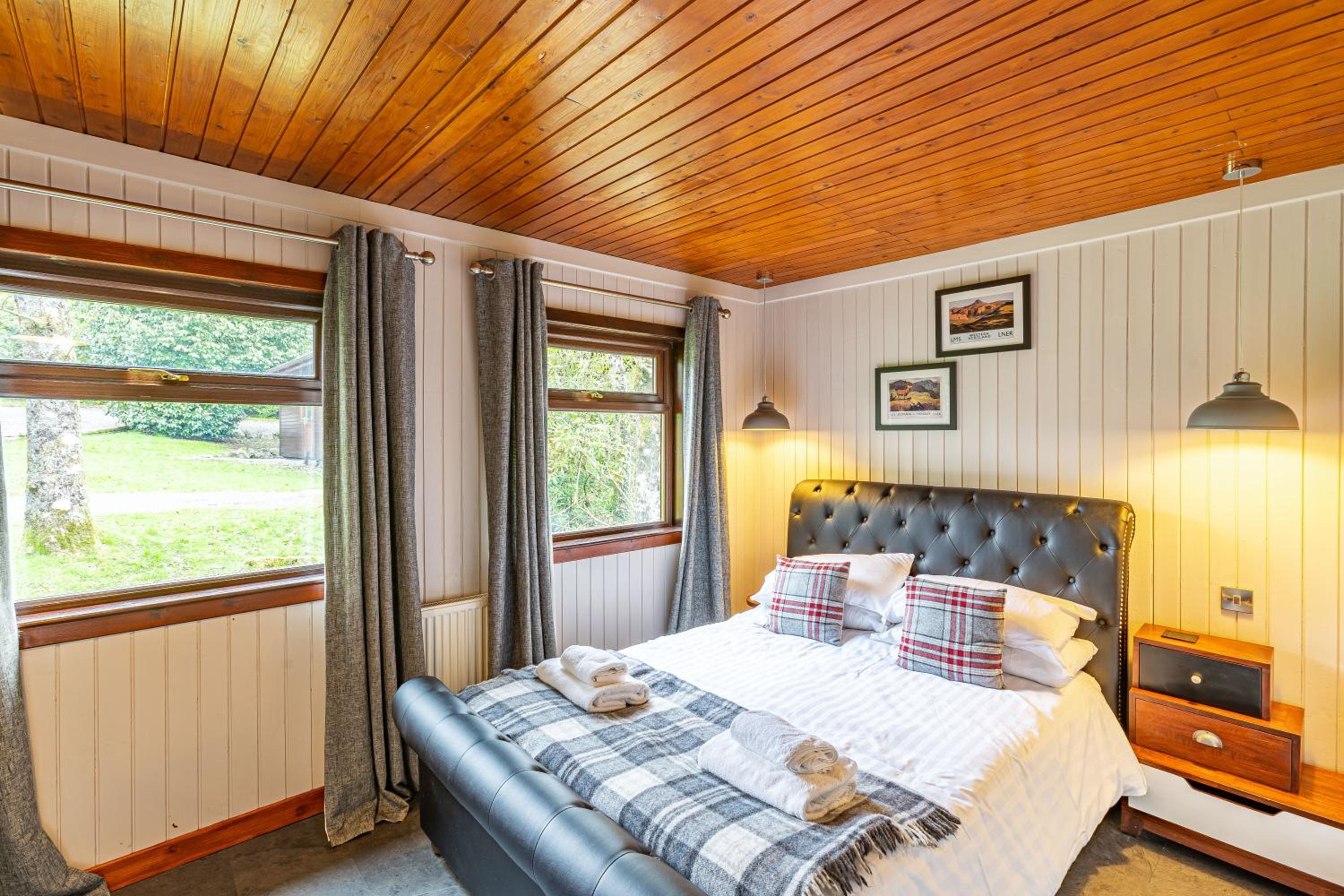 Bluebell Lodge 3 with Hot Tub