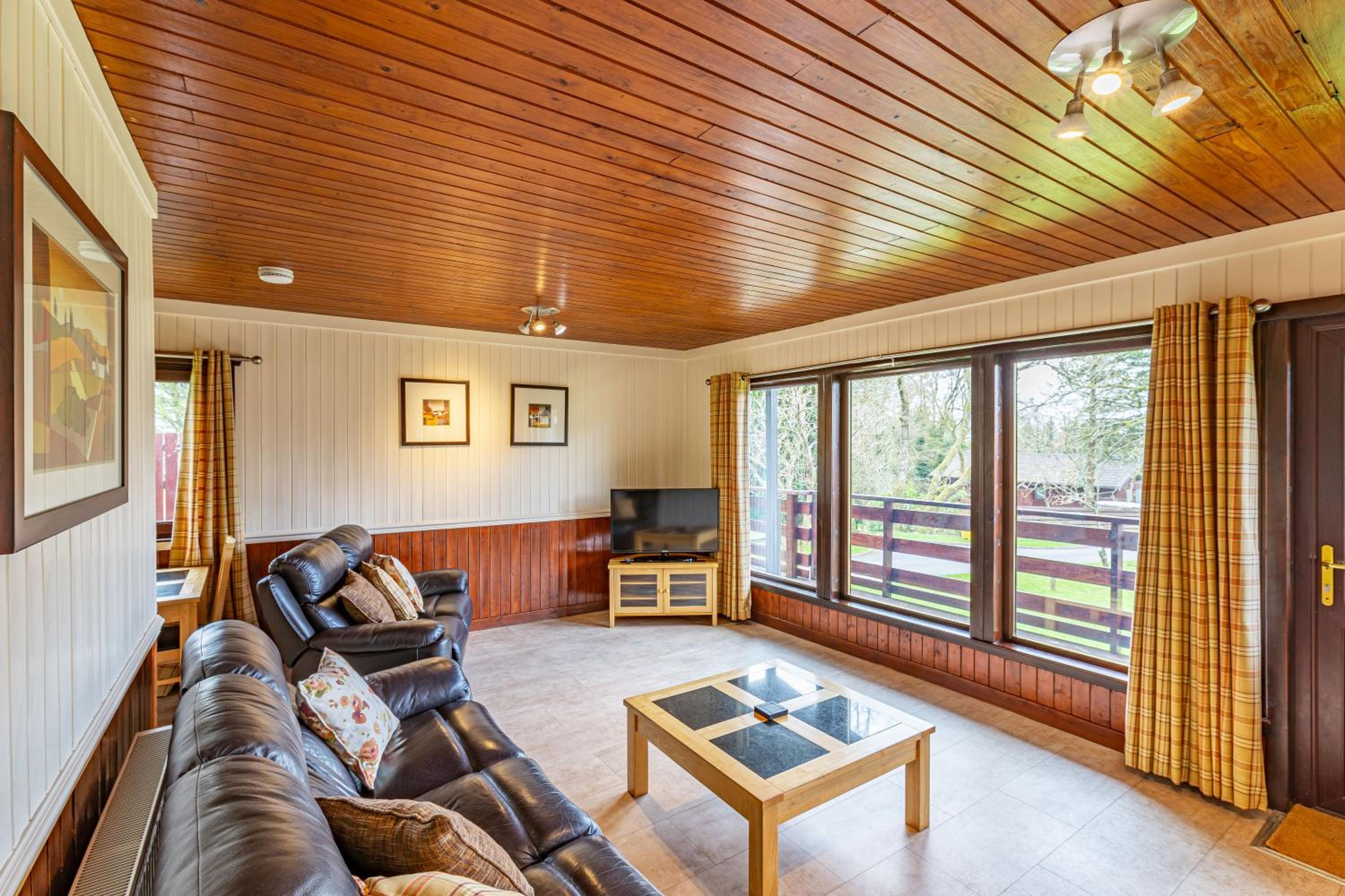 Bluebell Lodge 3 with Hot Tub