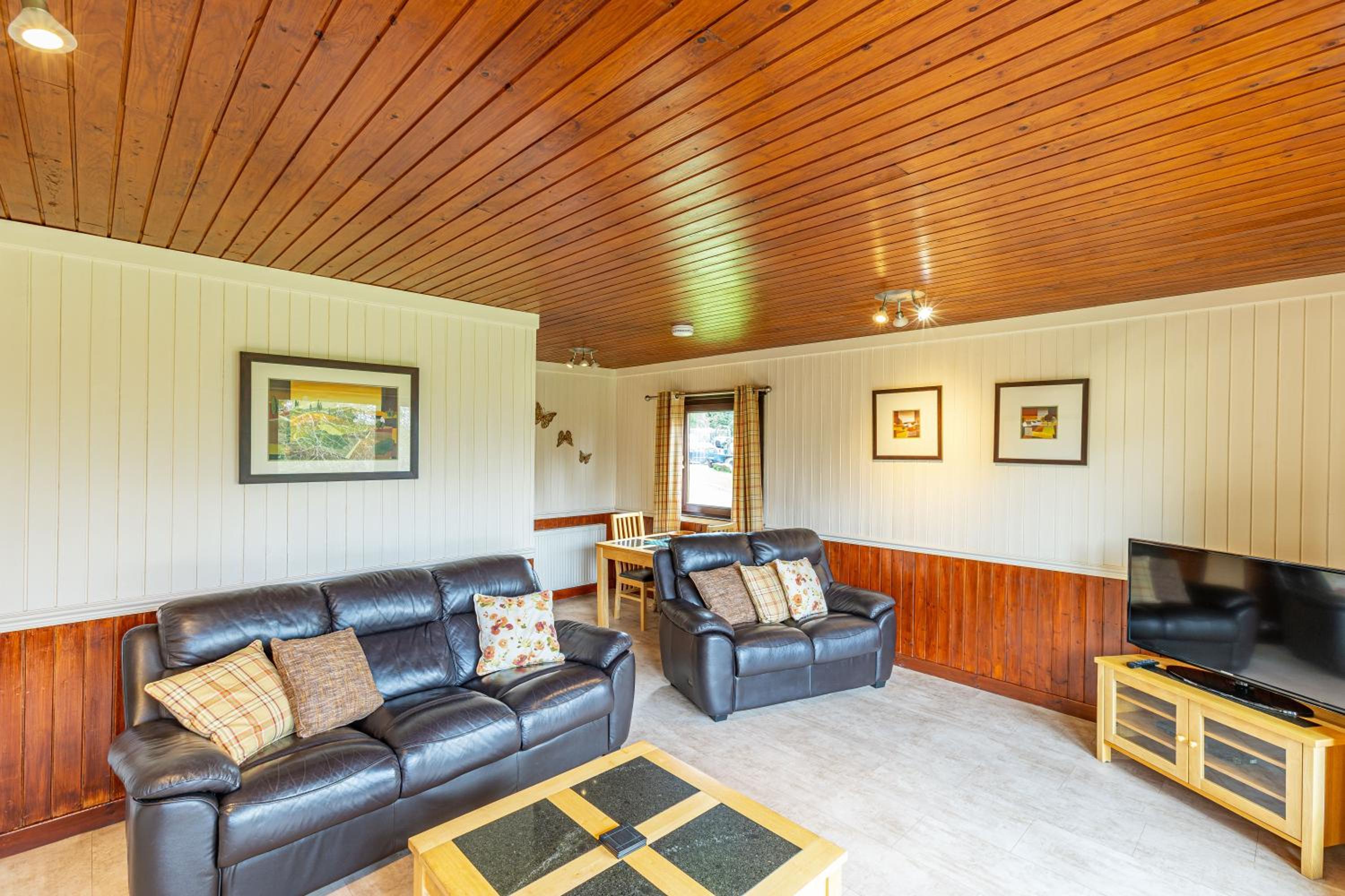 Bluebell Lodge 3 with Hot Tub