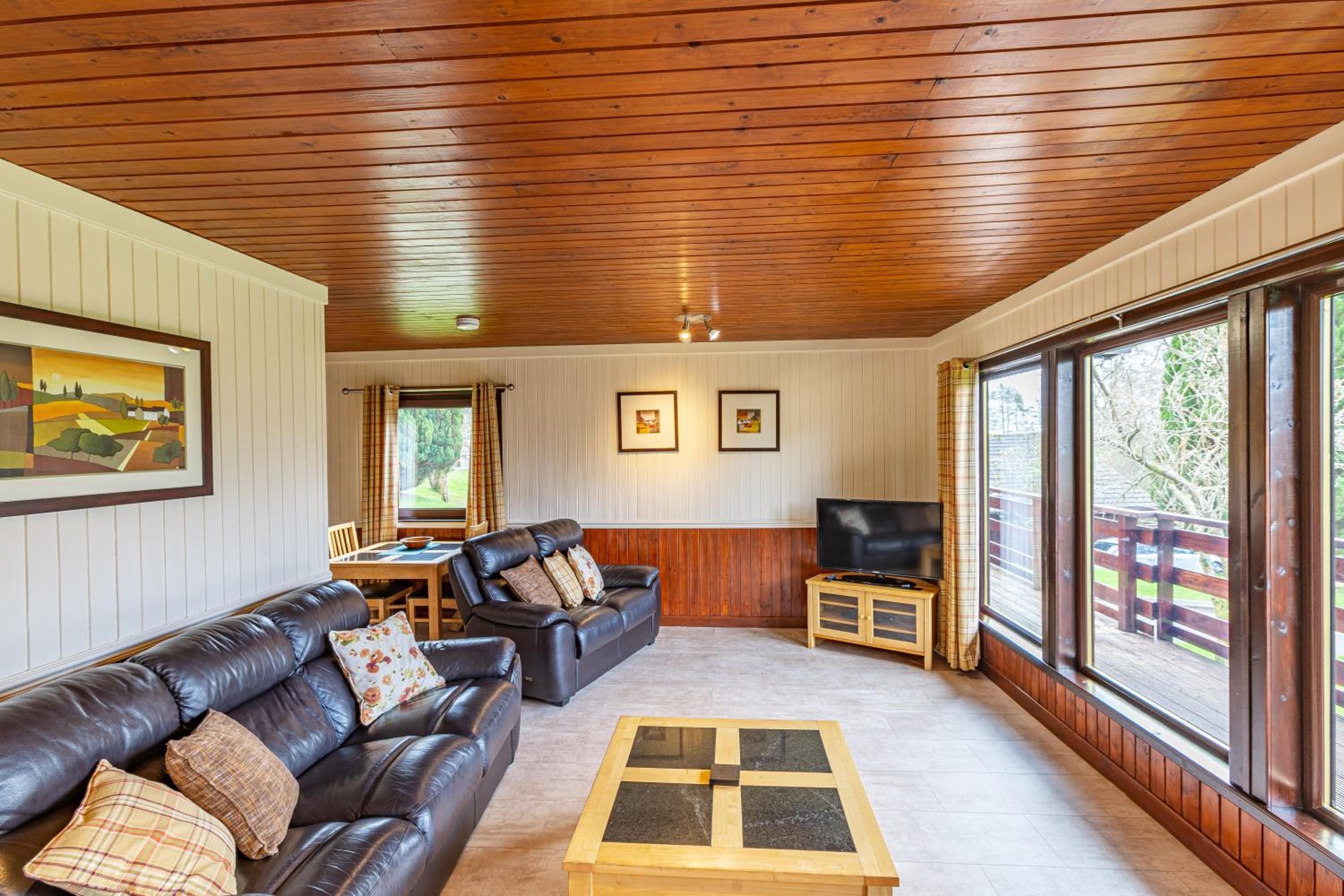 Bluebell Lodge 3 with Hot Tub