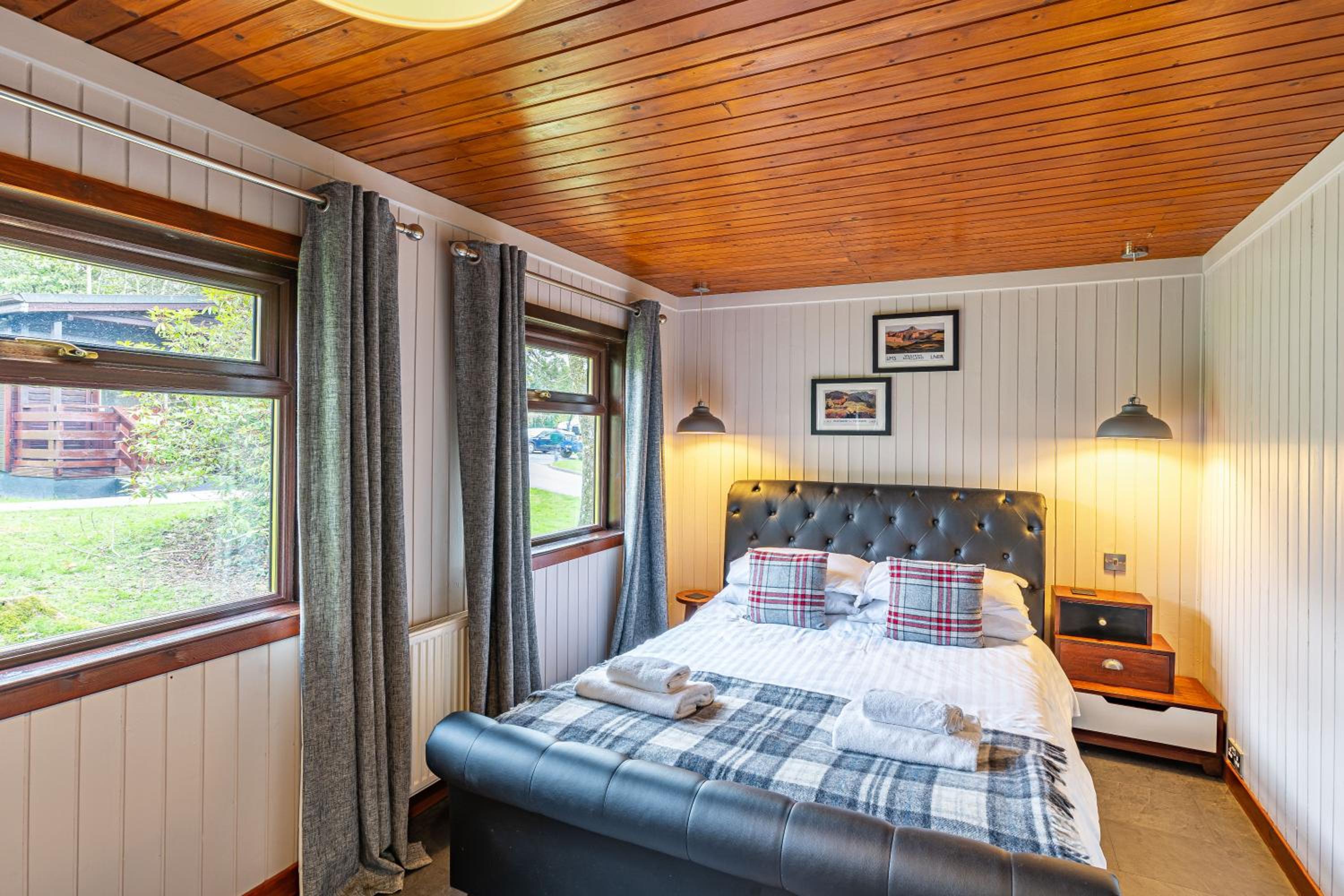 Bluebell Lodge 3 with Hot Tub