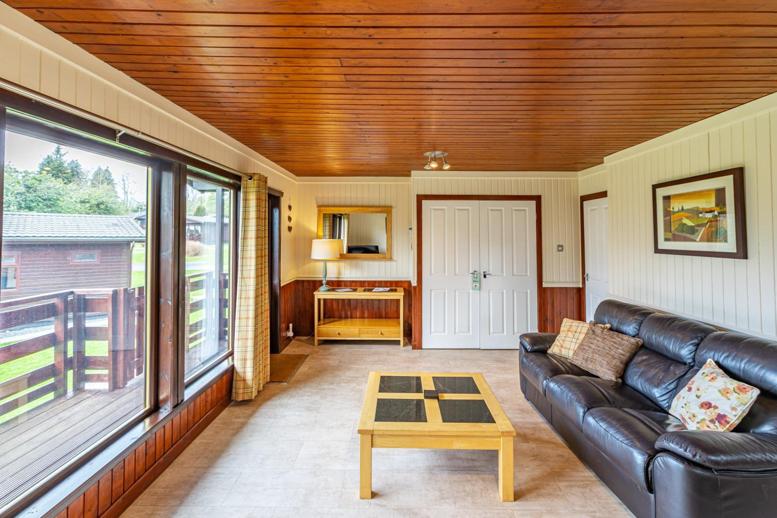 Bluebell Lodge 3 with Hot Tub