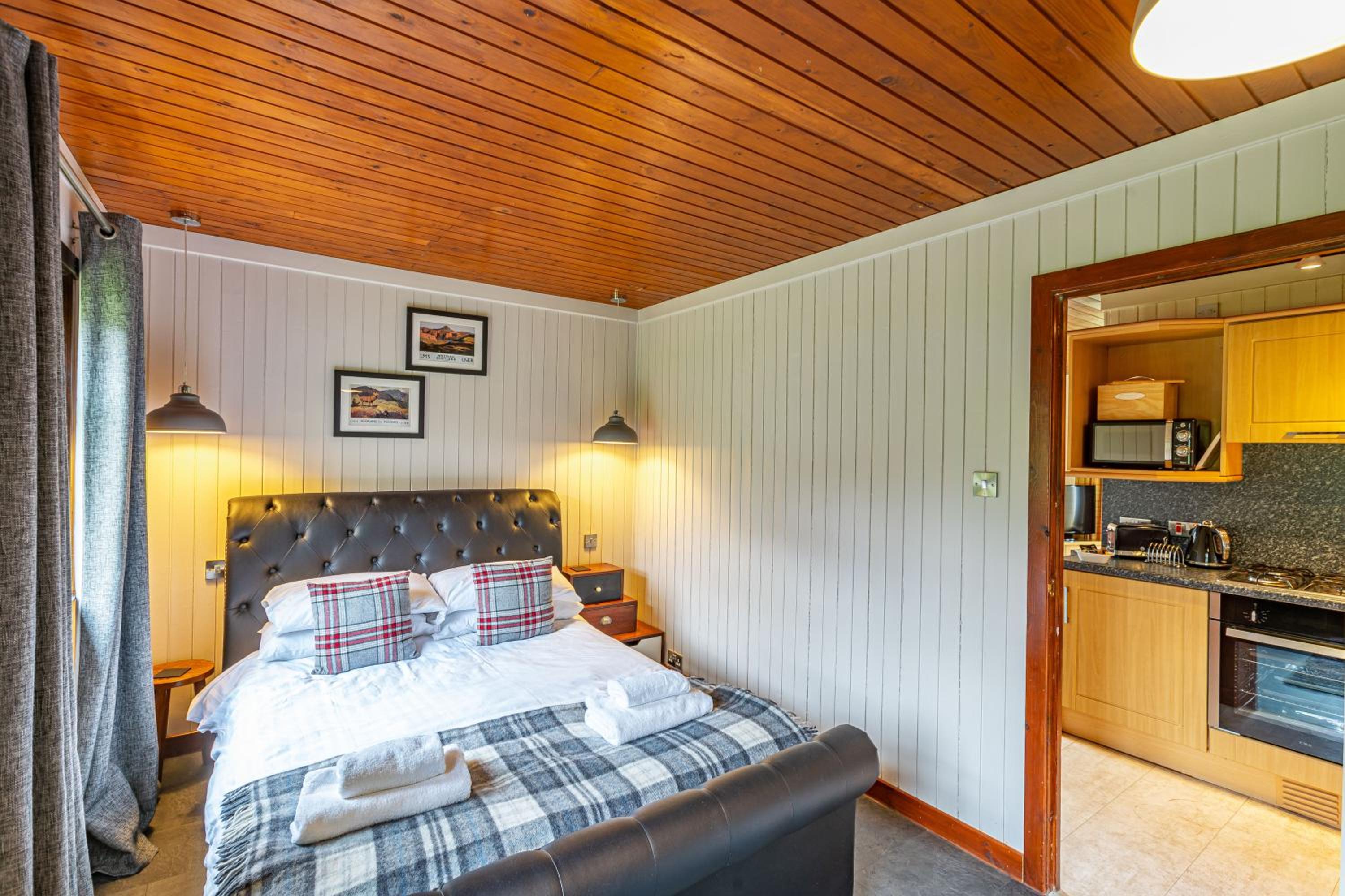Bluebell Lodge 3 with Hot Tub