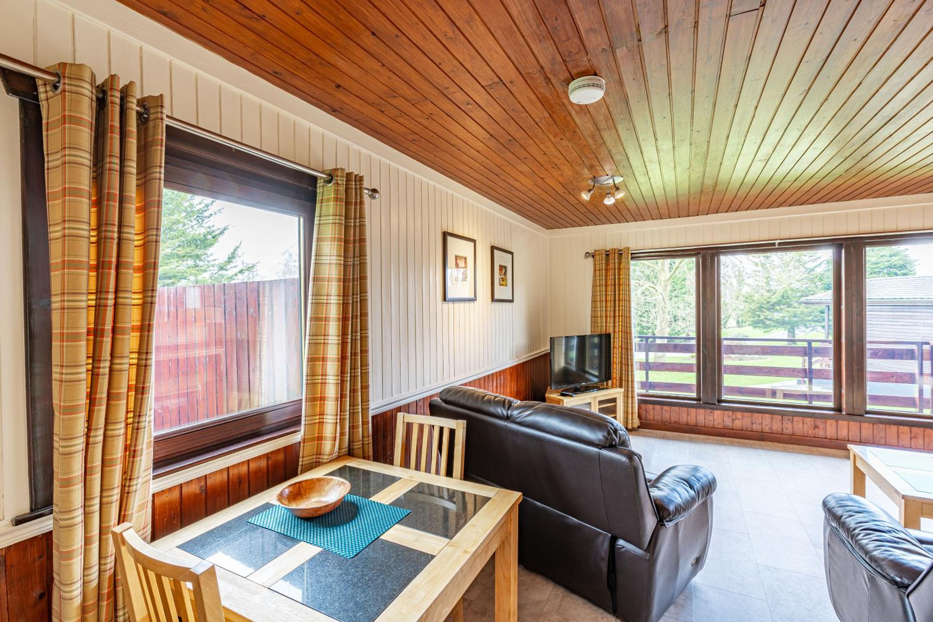 Bluebell Lodge 3 with Hot Tub