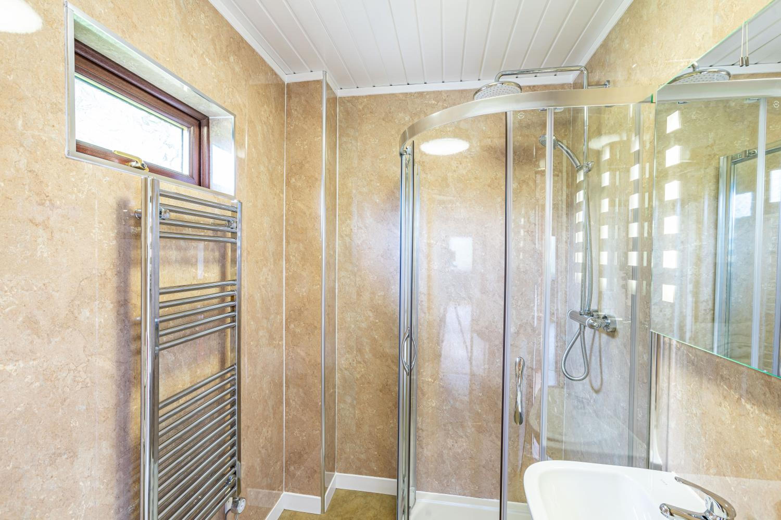 Bluebell Lodge 3 with Hot Tub