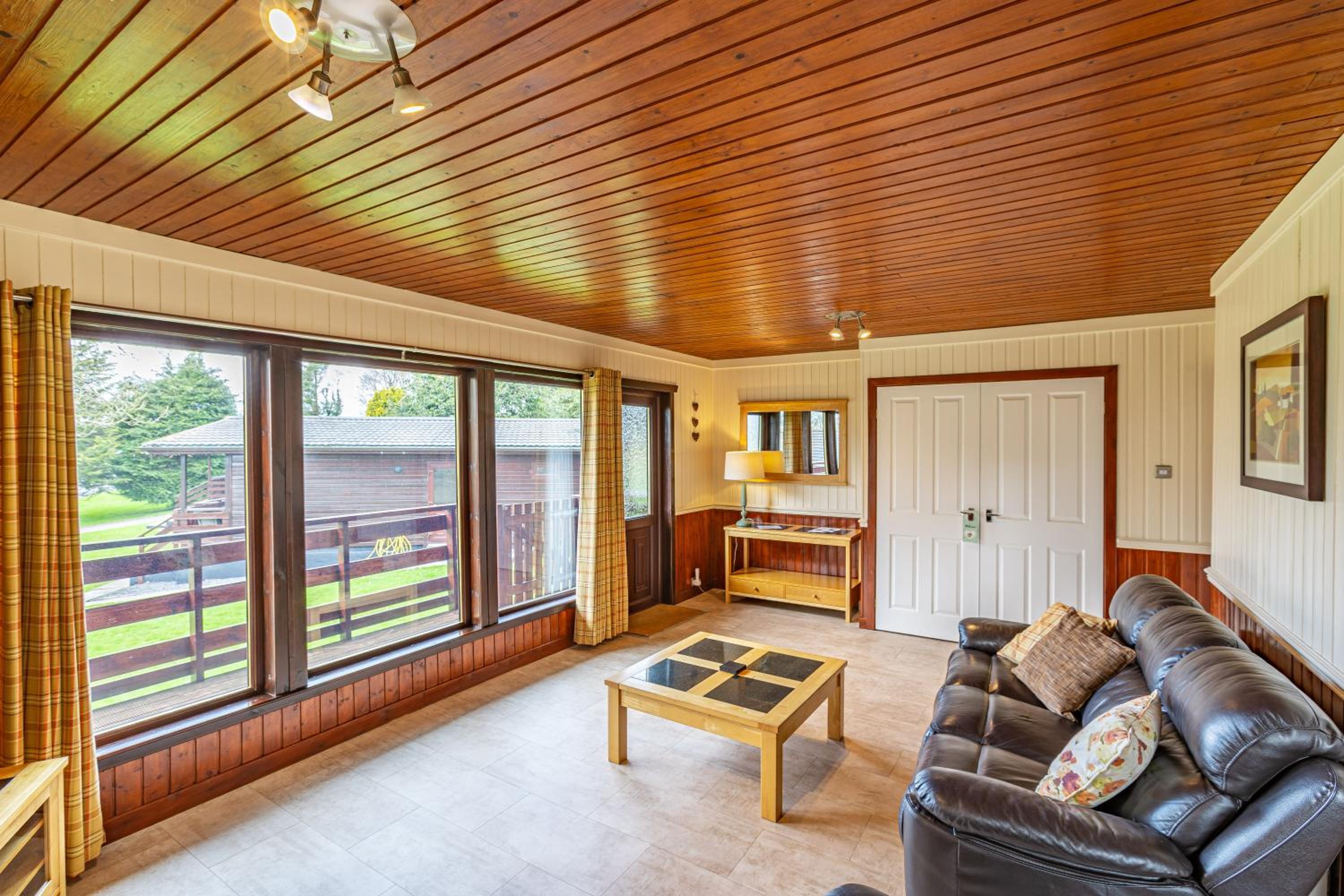 Bluebell Lodge 3 with Hot Tub