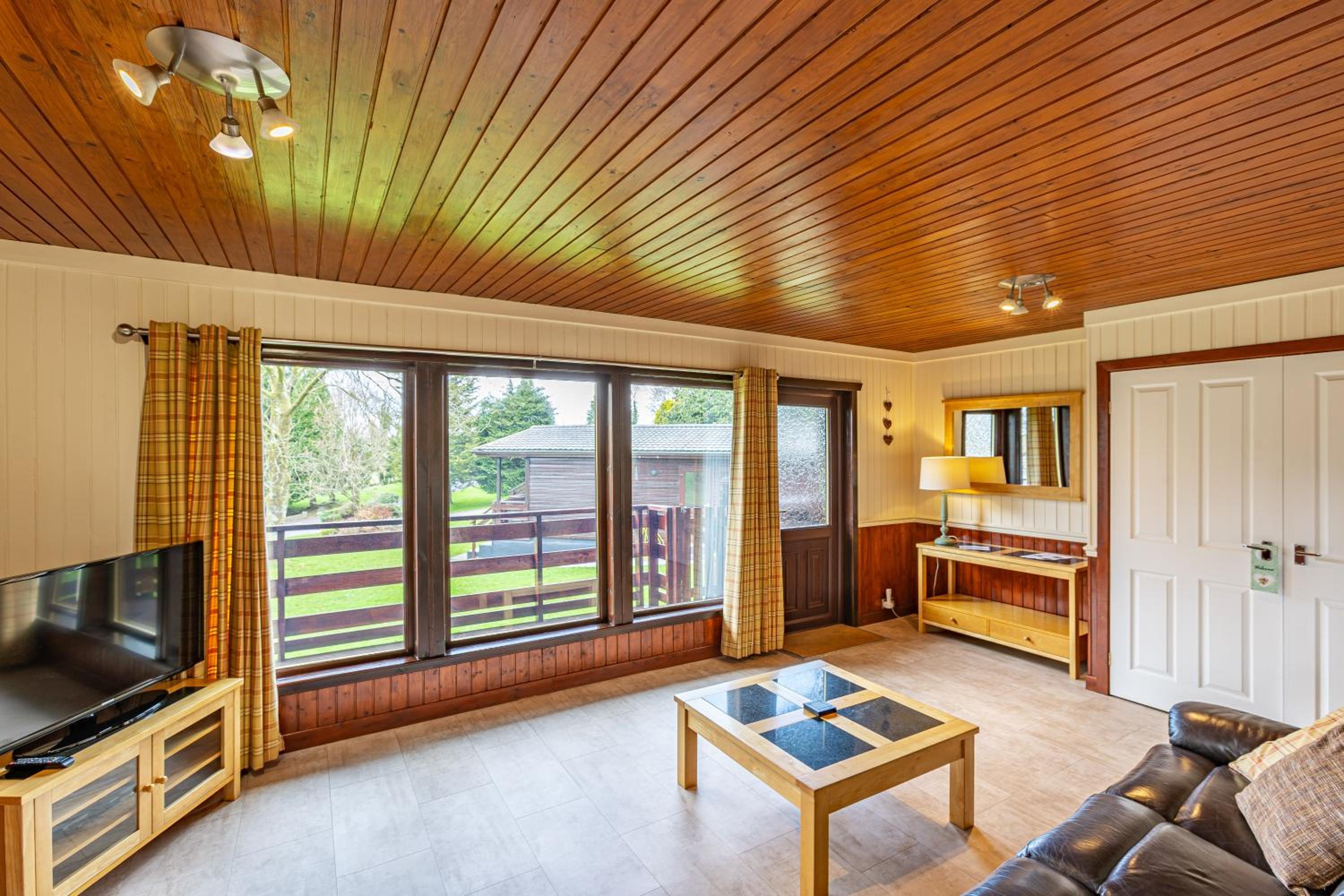 Bluebell Lodge 3 with Hot Tub