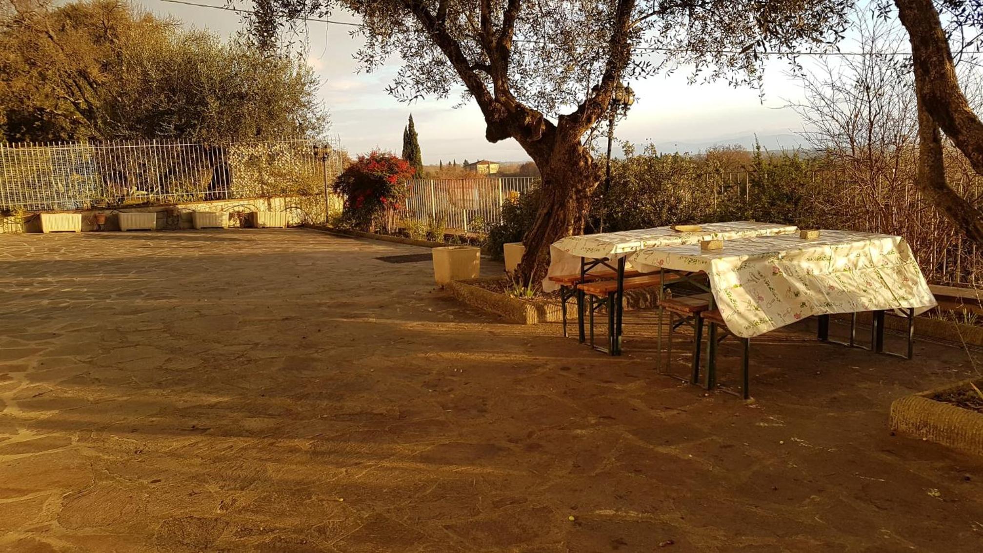 Casa con piscina camino e biliardo view 3