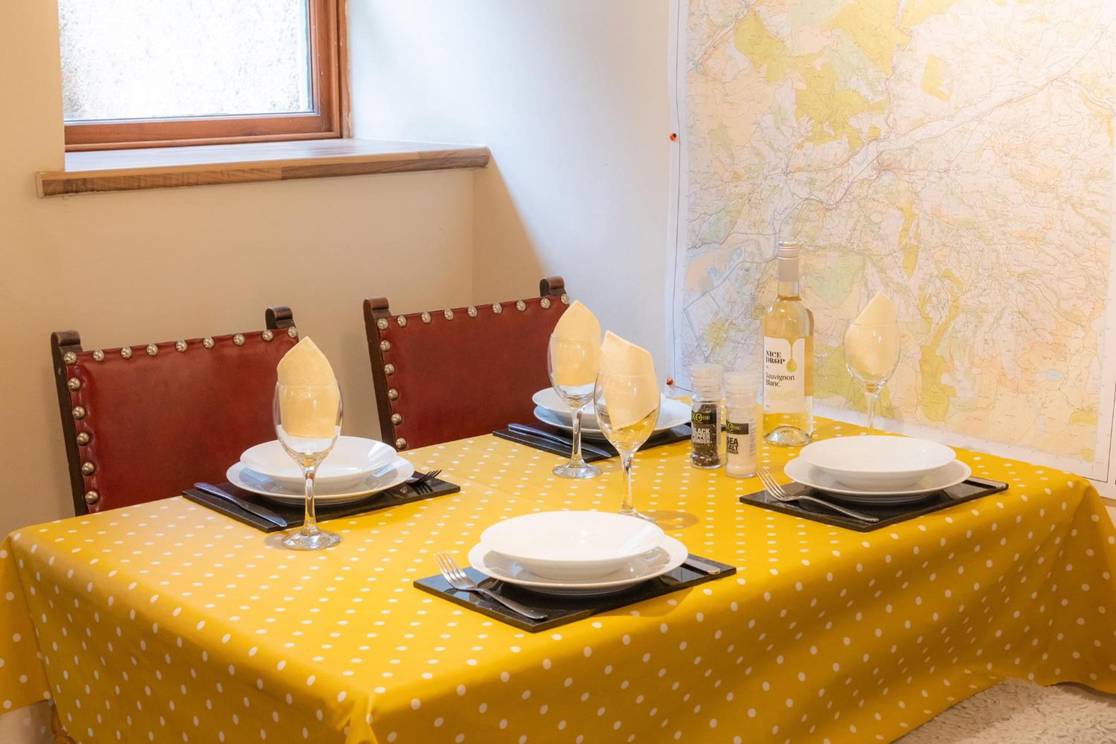 Tri deg un, cottage for 2 adults and 2 children