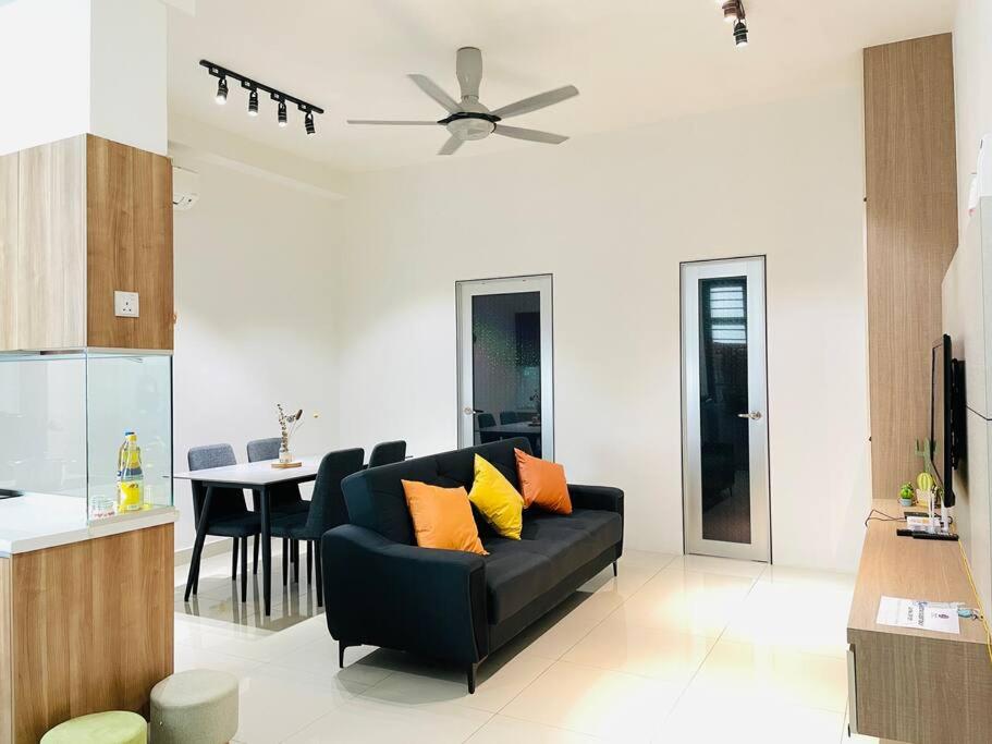 Palazio Mount Austin JB Studio Pool view with TV box-3 plus 1 pax C2-07
