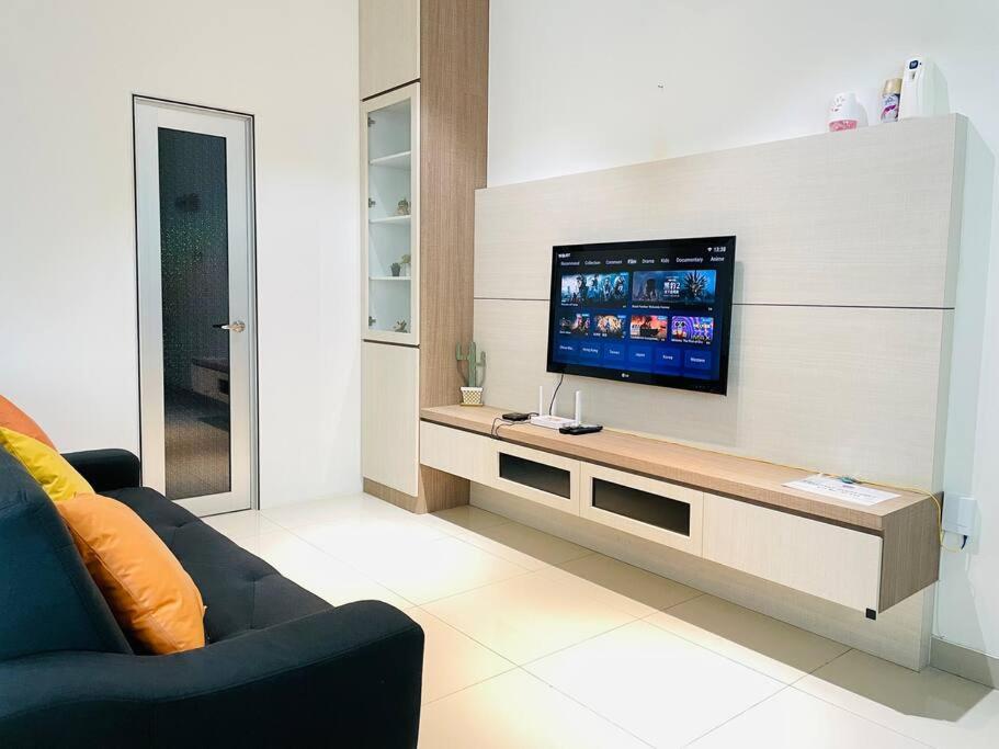Palazio Mount Austin JB Studio Pool view with TV box-3 plus 1 pax C2-07