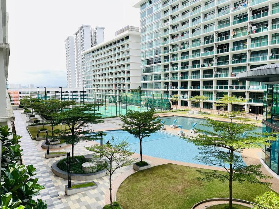 Palazio Mount Austin JB Studio Pool view with TV box-3 plus 1 pax C2-07