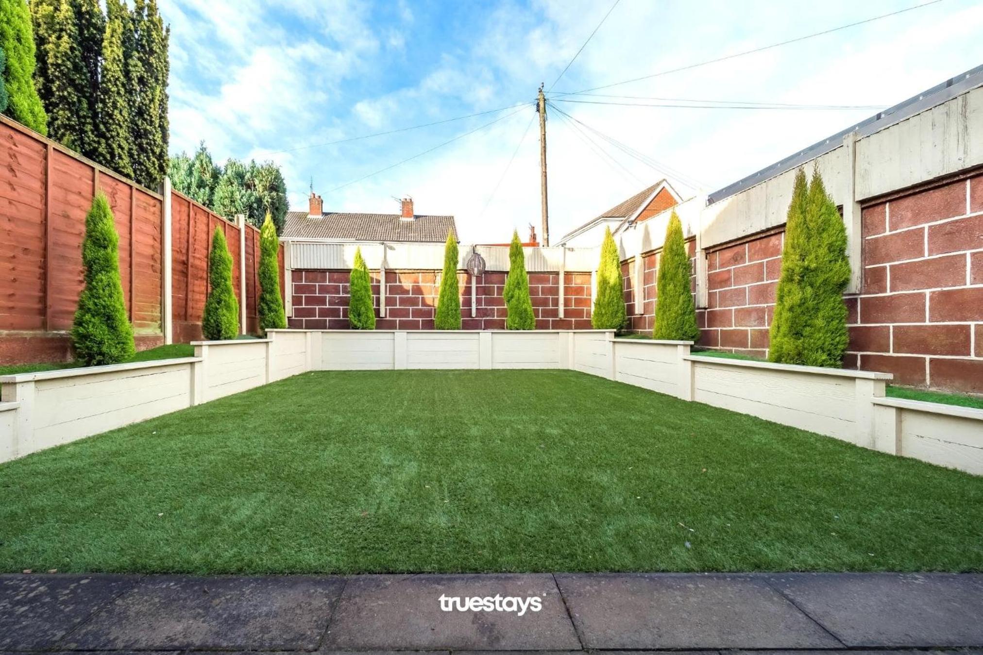 Haydon House by Truestays - NEW 4 Bedroom House in Stoke-on-Trent view 2
