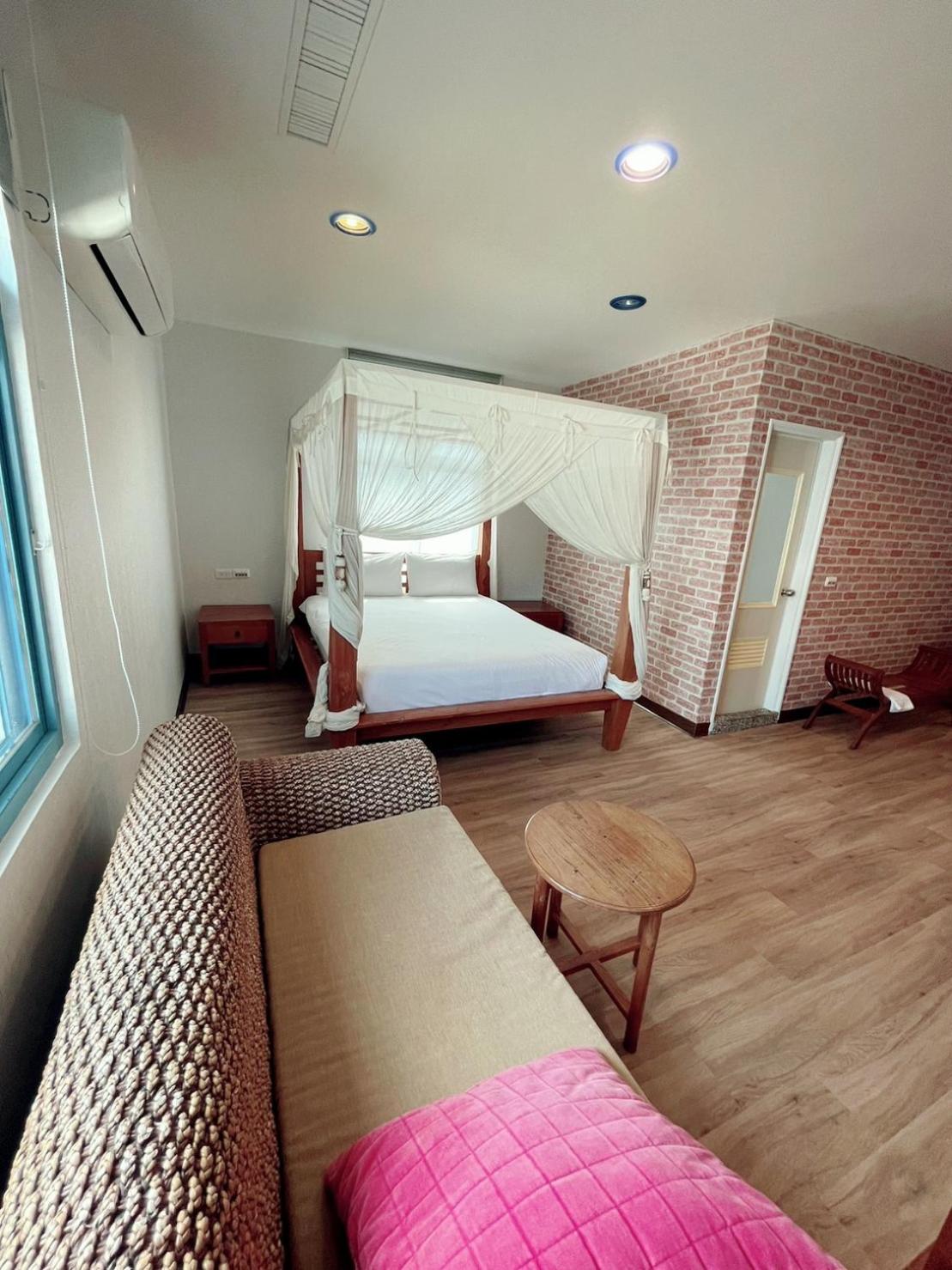 Blue Sea Inn
