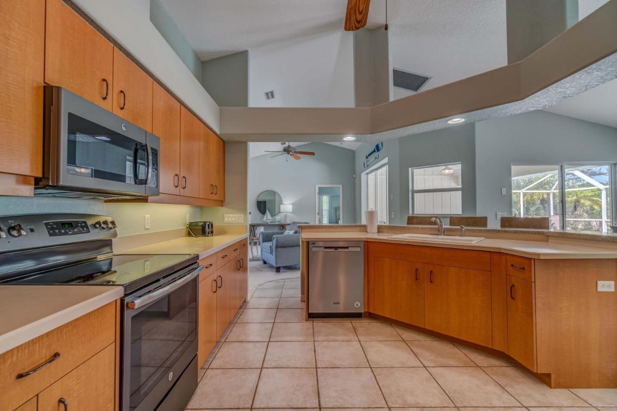 Par View Palms - Private Villa with UNHEATED heated pool - sleeps 6 view 5