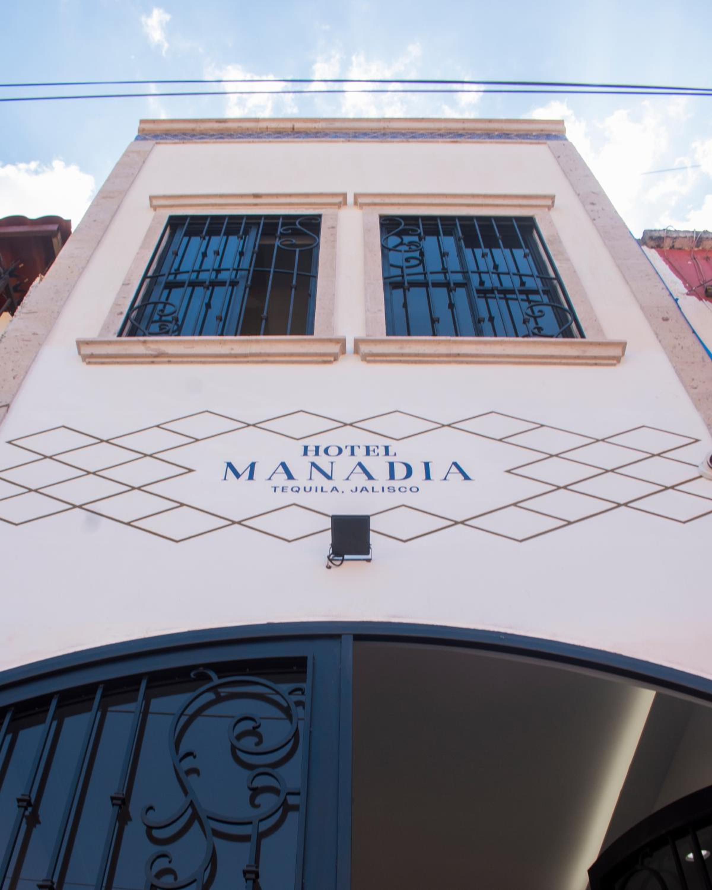 Hotel Manadia - Image 1