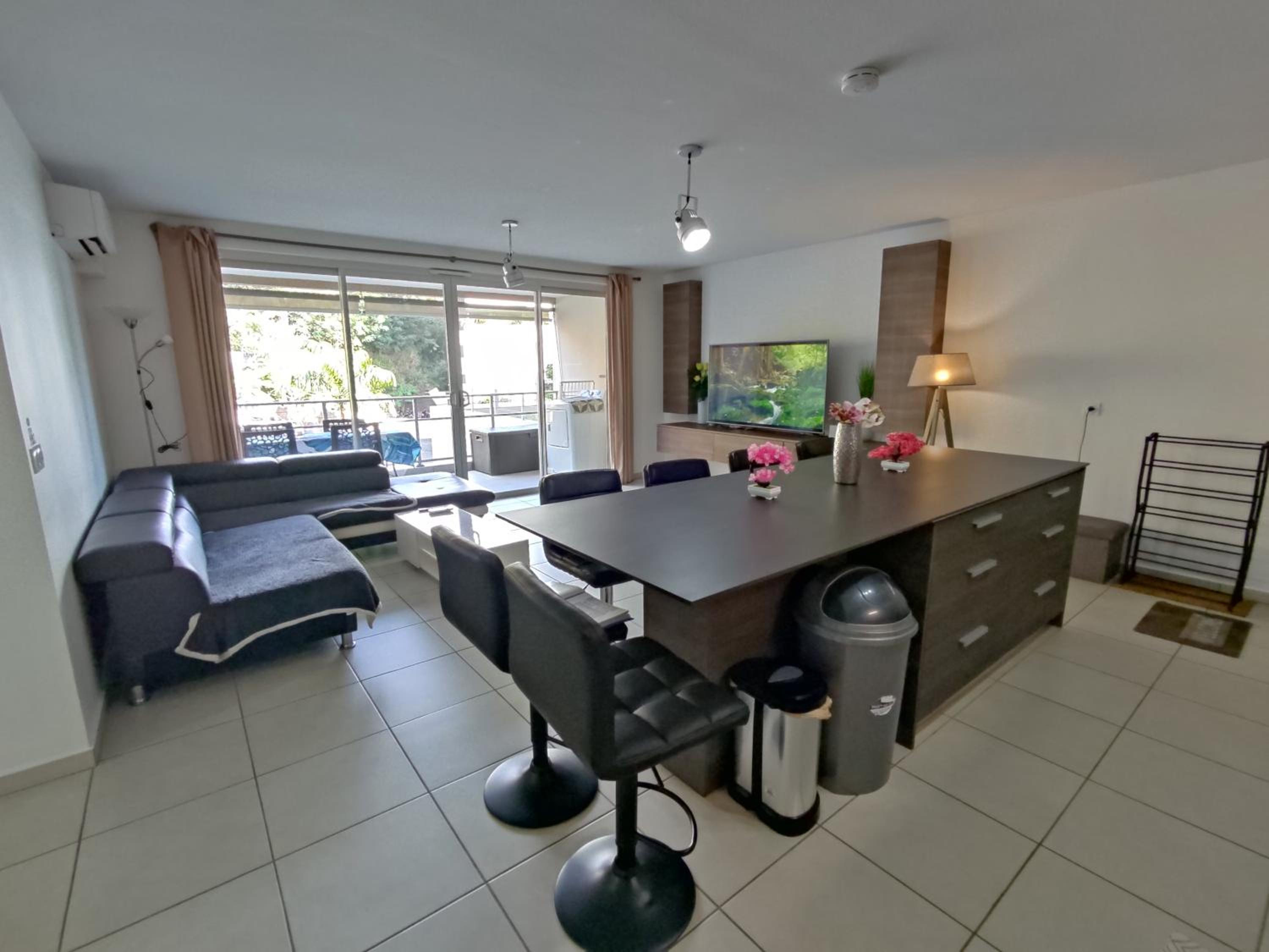 Hotel Elégant F3 à la Villa Stencer, Papeete, calme climatisé et spacieux - Image 1