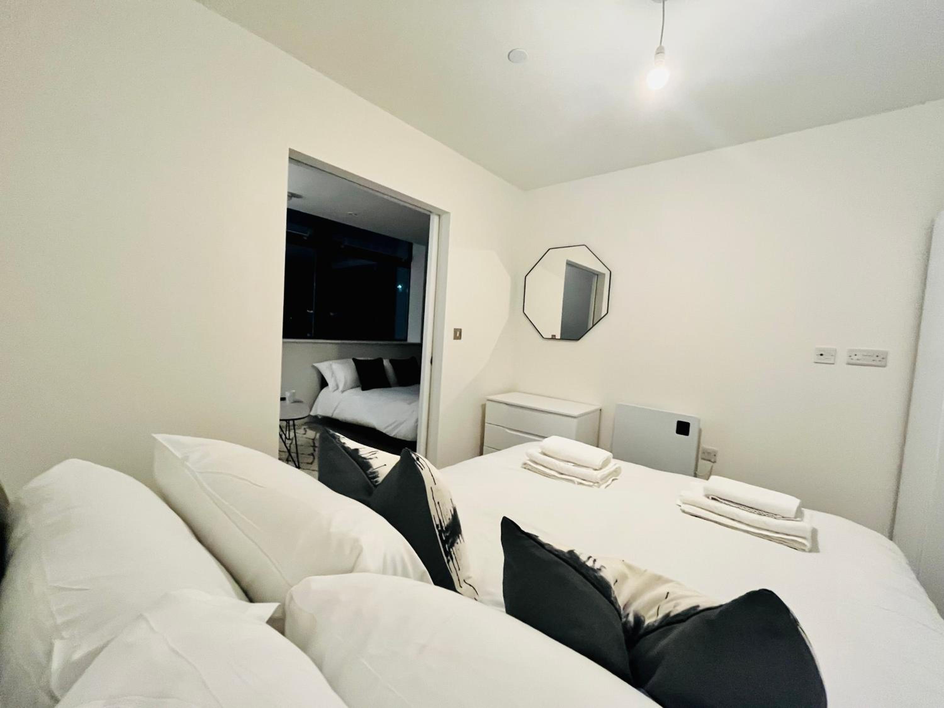 Brand new modern 1 bed apartment near Old Trafford Stadium view 4