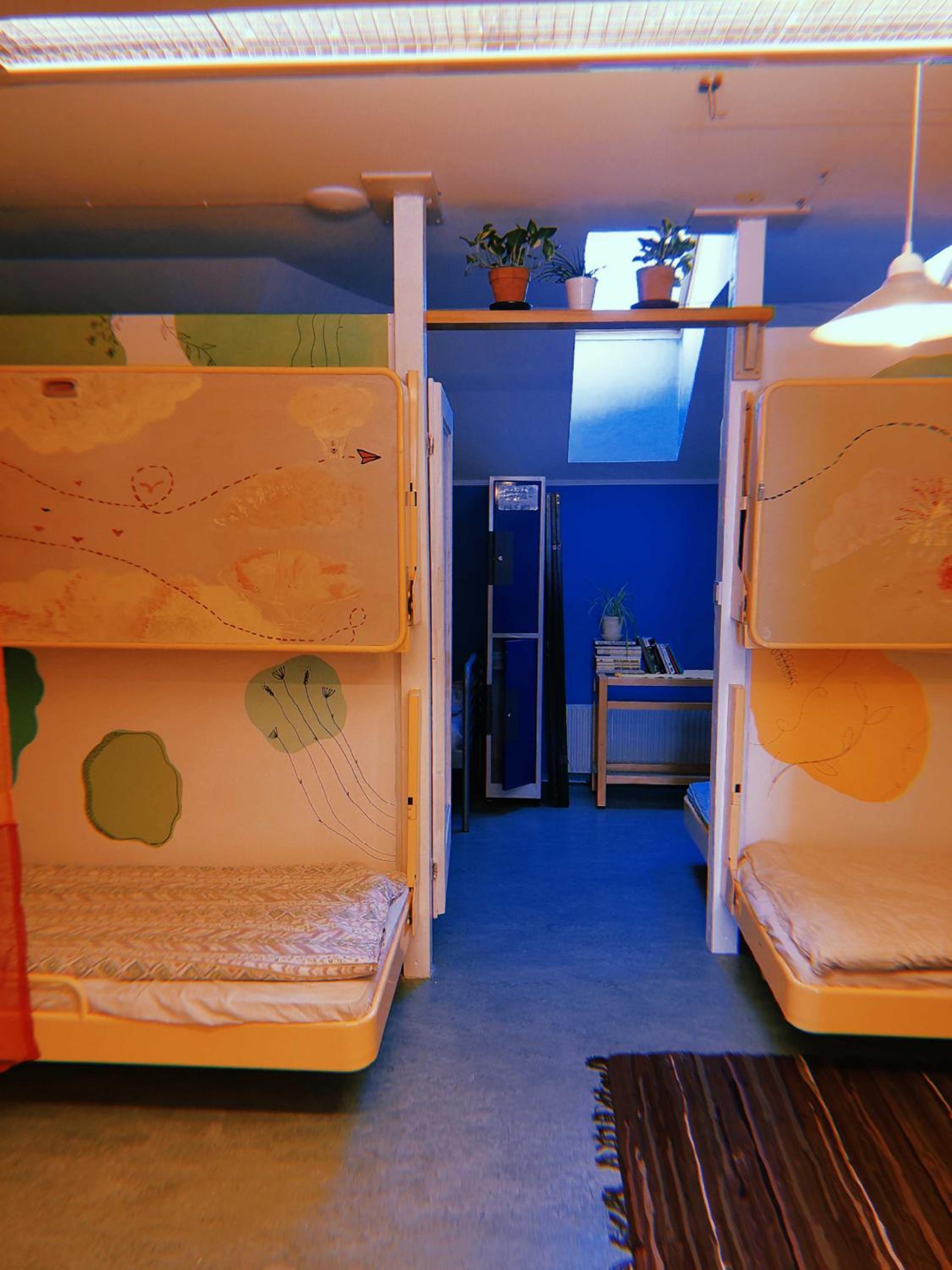 Looming Hostel