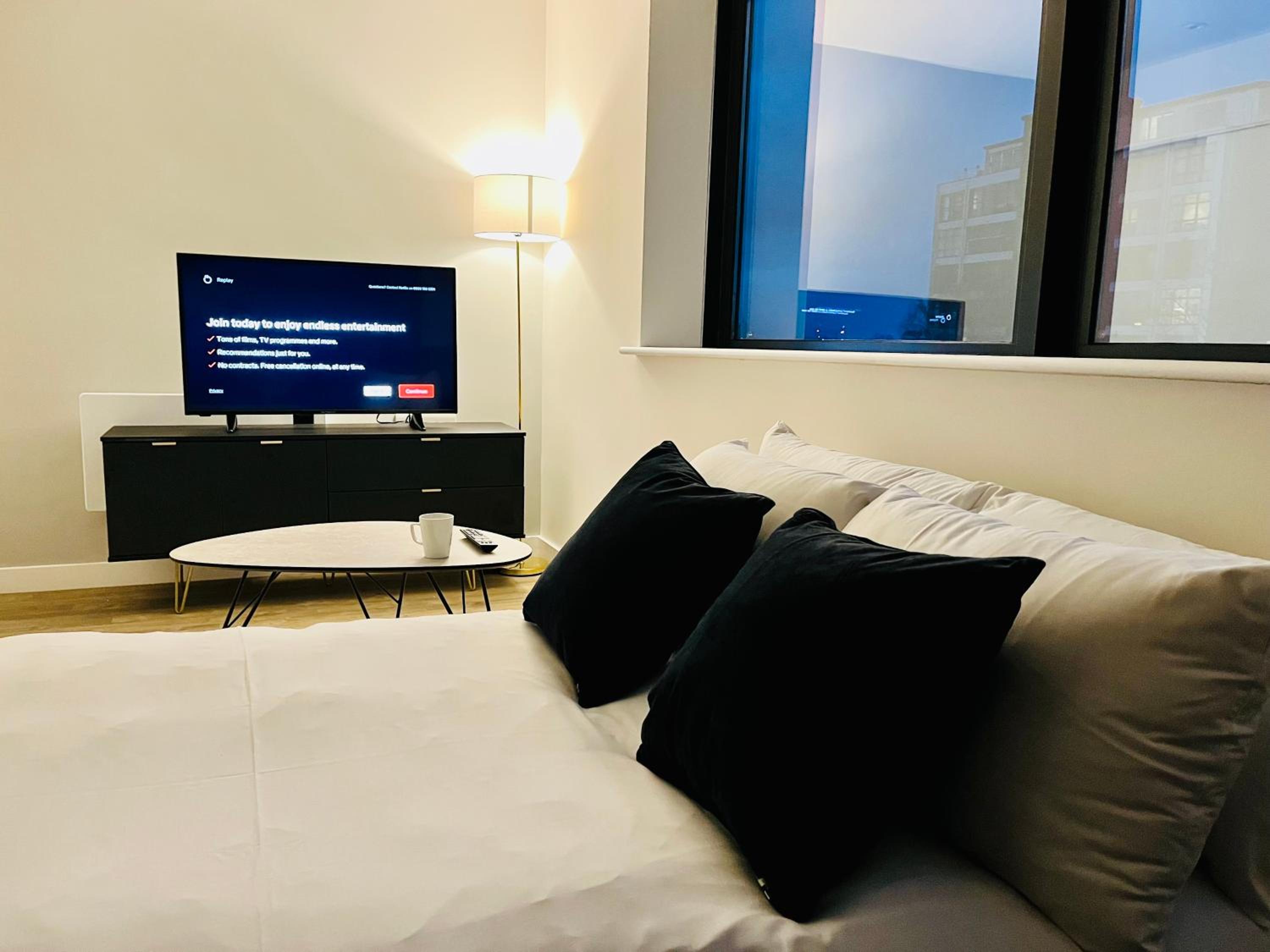 Brand new modern 1 bed apartment near Old Trafford Stadium view 3