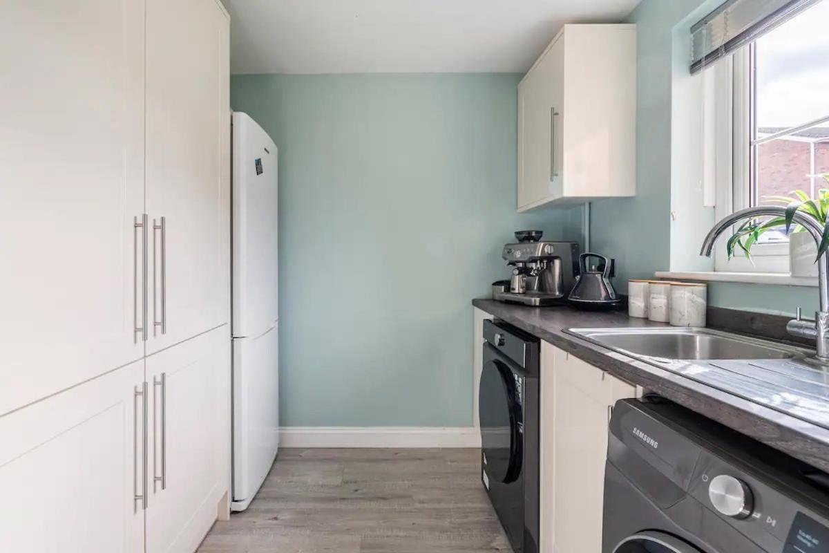 Oris Hut Stylish Ensuite Room Near Luton Airport view 4