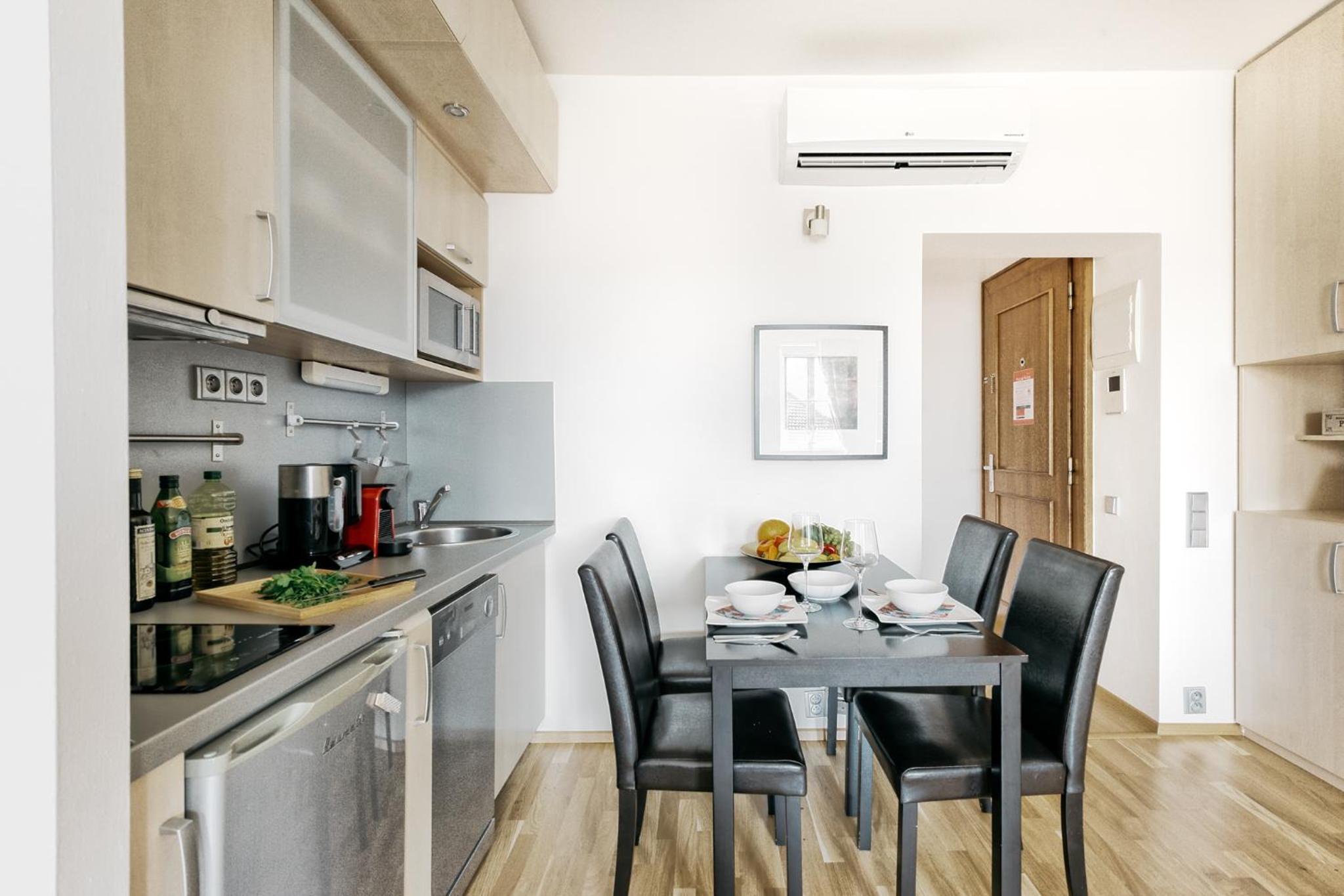 LIL Apartment with Tyn Cathedral View, Parking & AC