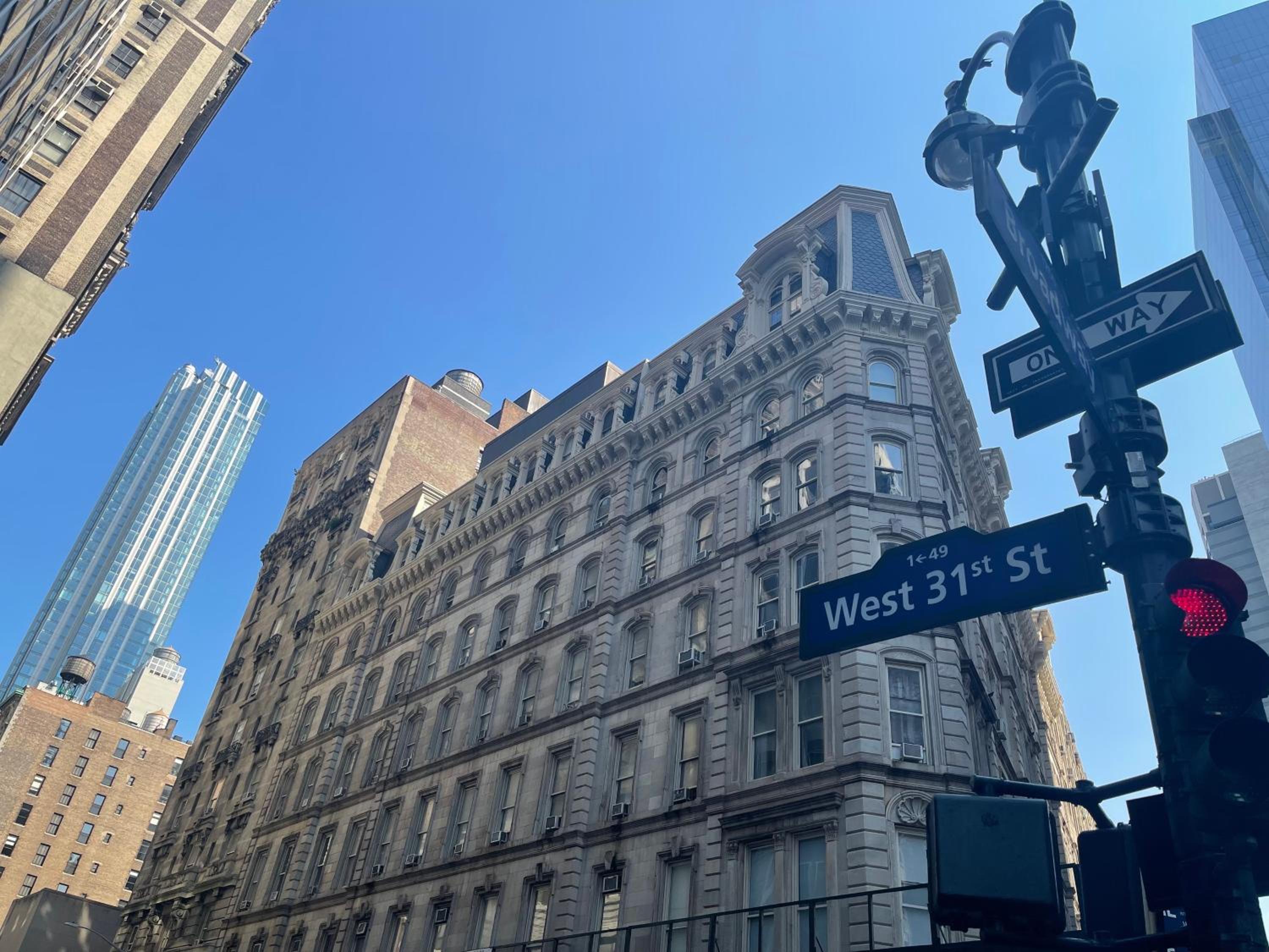 Hotel and the City, Empire State Building