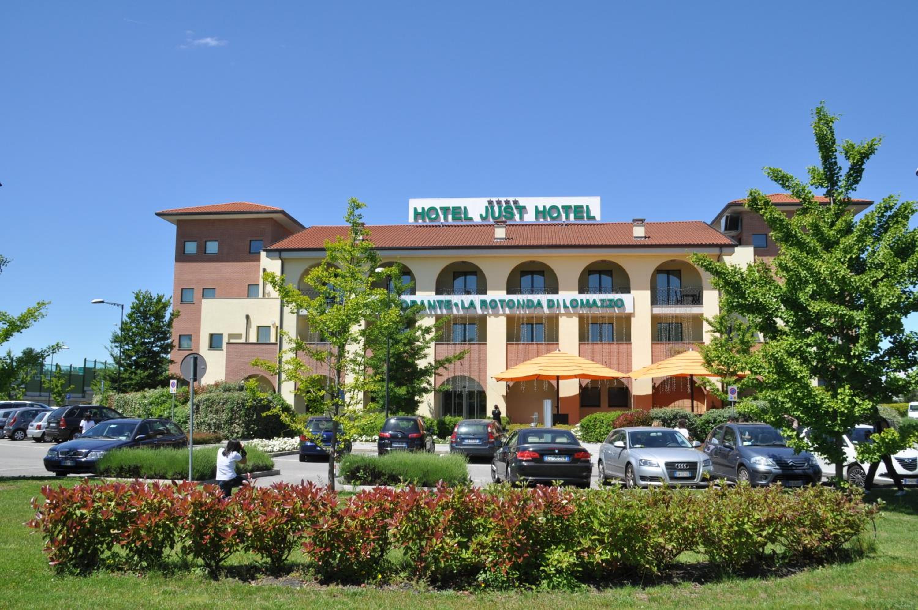 Hotel Just Hotel Lomazzo Fiera - Image 1