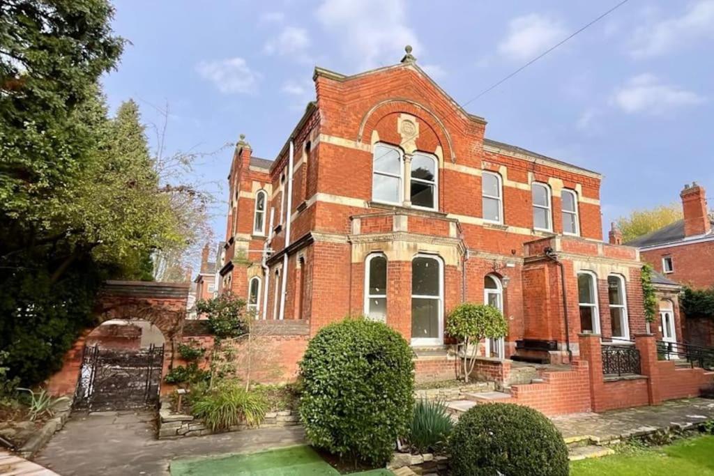 Coppergate Mews Grimsby No.2 - 2 bed, 2 bath, ground floor apartment