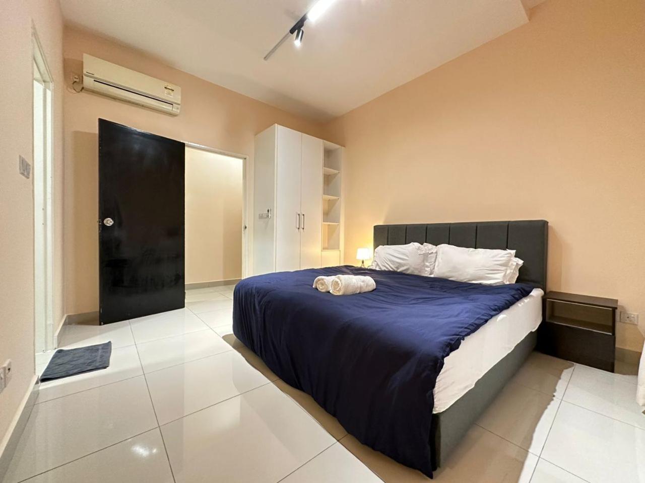 Twin Galaxy city view 2 Bedroom with balcony